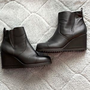 Wedge black boots 7.5